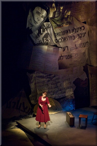 Yiddish Theatre piece by Naava Piatka, Better Don't Talk, with scenery design by Richard Finkelstein