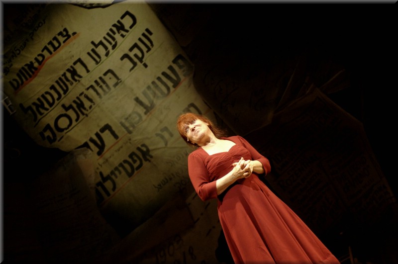 Yiddish Theatre piece by Naava Piatka, Better Don't Talk, with scenery design by Richard Finkelstein