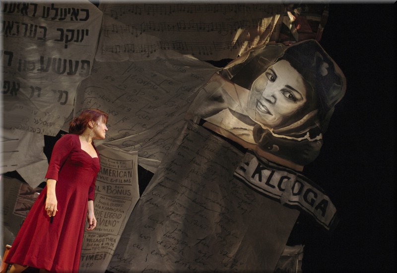 Yiddish Theatre piece by Naava Piatka, Better Don't Talk, with scenery design by Richard Finkelstein